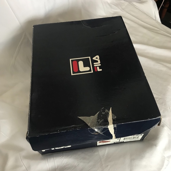 Fila Electrove 2 Limited Edition V Day Women’s Sneakers EUC In Box - Picture 13 of 16